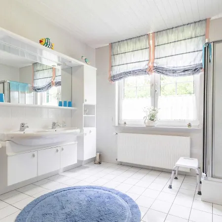 Blumhoffs Ferienhof Mit Aussenpool Farm stay Sudbrookmerland