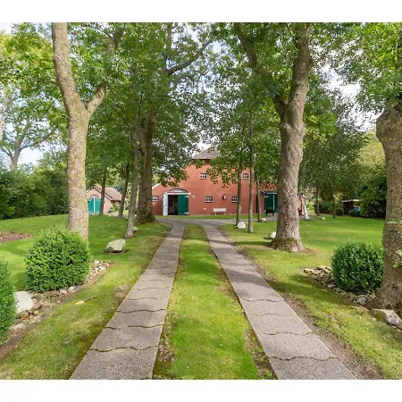 Farm stay Blumhoffs Ferienhof Mit Aussenpool Sudbrookmerland